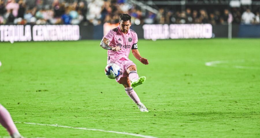 Messi marca golaço em sua estreia no Inter Miami - Foto: Reproduçãpo/Twitter @InterMiamiCF