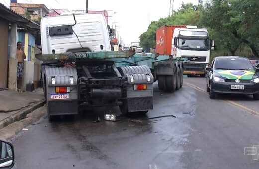 Motorista é arremessado para fora de veículo após acidente em Manaus - Foto: Reprodução/TV Norte Amazonas