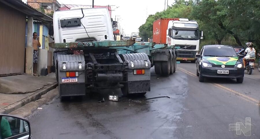 Motorista é arremessado para fora de veículo após acidente em Manaus - Foto: Reprodução/TV Norte Amazonas