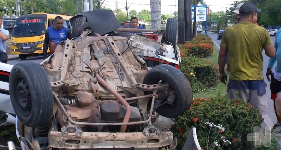 Motorista perde o controle de veículo e capota em avenida de Manaus - Foto: Reprodução/TV Norte Amazonas