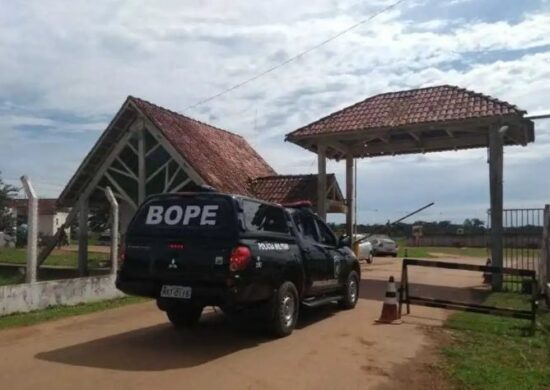 Pelo menos 13 presos estão envolvidos na rebelião - Foto: Quésia Melo