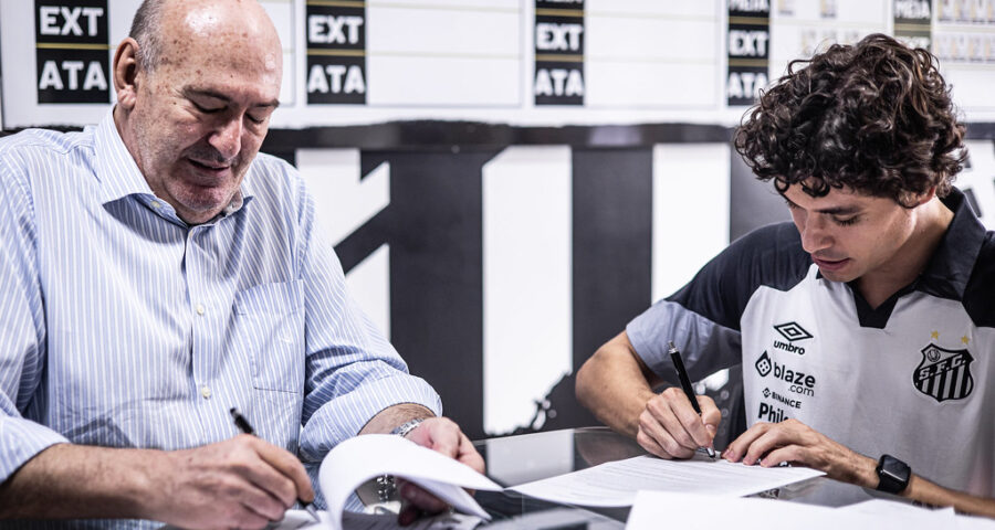 O Santos FC anunciou o retorno do lateral-esquerdo Dodô ao time - Foto: Reprodução/ Twitter @SantosFC