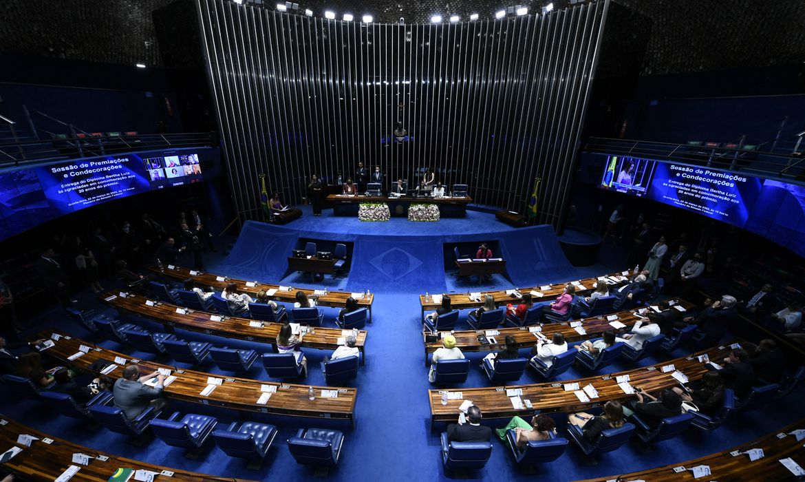 Senadores usaram redes sociais para comentar aprovação da reforma tributária na Câmara - Foto: Edilson Rodrigues/Agência Senado