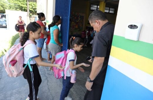 Alunos retornam para sala de aula para 2º semetre do ano letivo - Foto: Euzivaldo Queiroz/Seduc