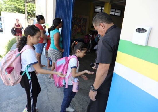 Alunos retornam para sala de aula para 2º semetre do ano letivo - Foto: Euzivaldo Queiroz/Seduc