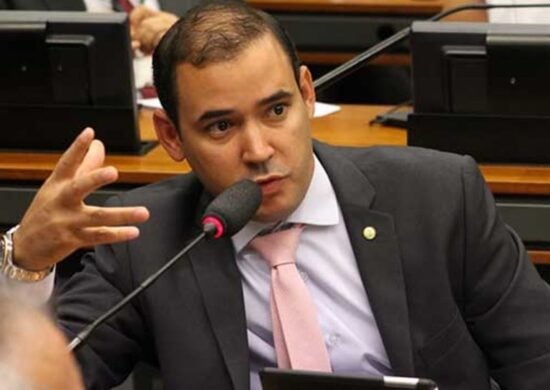 Vicentinho Júnior se manifesta sobre uso de verba para comprar carro da irmã