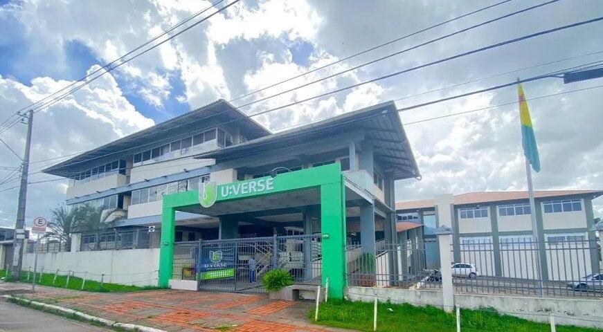 Acadêmicos recebem apoio do MEC após fechamento da UVerse