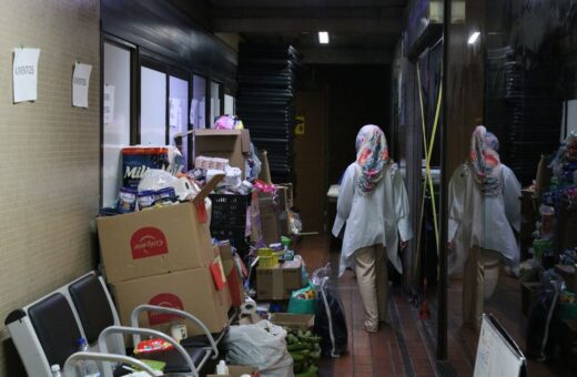 Afegãos acampados no Aeroporto de Guarulhos à espera de acolhimento - Foto: Rovena Rosa/Agência Brasil