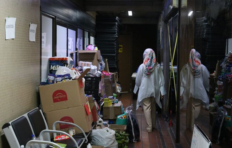 Afegãos acampados no Aeroporto de Guarulhos à espera de acolhimento - Foto: Rovena Rosa/Agência Brasil