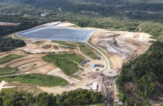 Parlamentar também denunciou que a obra do aterro, além de ser construído em cima de uma nascente, passará por propriedades privadas - Foto: Reprodução/ TV Norte