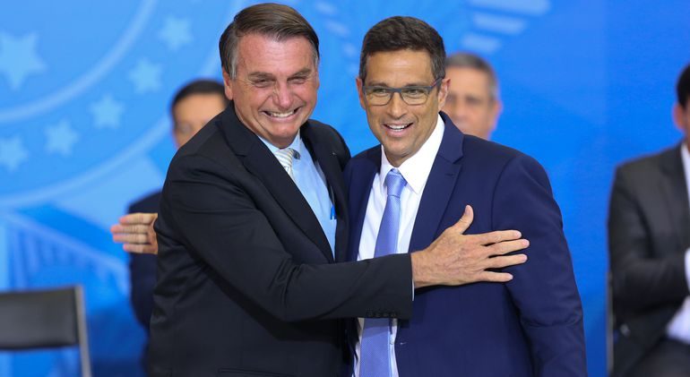 Jair Bolsonaro teve uma agenda secreta com o presidente do BC, Roberto Campos Neto, antes da reunião do Copom em 2022 que elevou a taxa de juros -Foto: Fabio Rodrigues Pozzebom/Agência Brasil