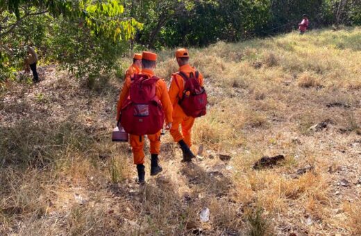 Equipe do Corpo de Bombeiros tiveram dificuldades para chegar até o cadáver