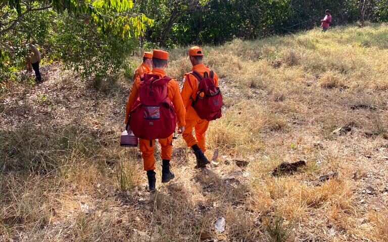 Equipe do Corpo de Bombeiros tiveram dificuldades para chegar até o cadáver