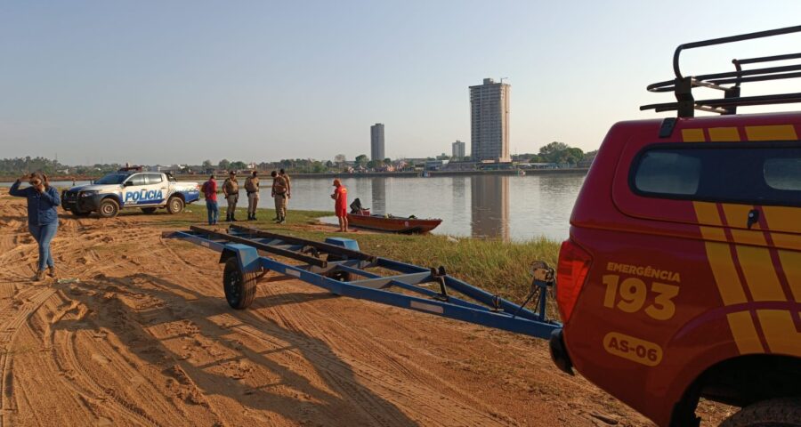 Após 17h o corpo foi encontrado no lago - Foto: Corpo de Bombeiros