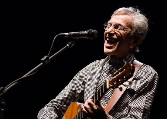 Caetano Veloso mantém shows em SP no final de semana após gripe forte