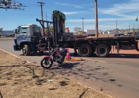 Motociclista morre após acidente com caminhão-guincho na avenida LO-19 em Palmas