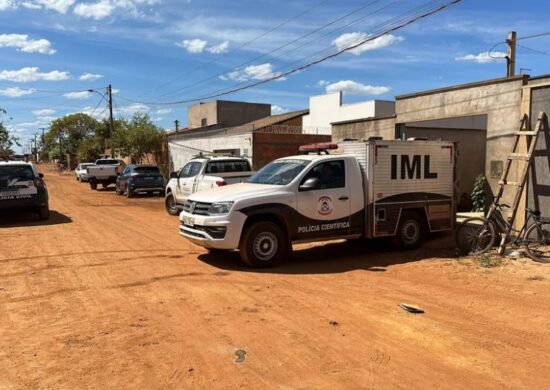 Mulher é encontrada morta com perfurações em residência no Loteamento Água Boa, em Palmas/TO.