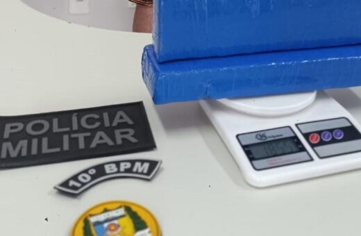 PM apreende com dupla quase dois quilos de drogas