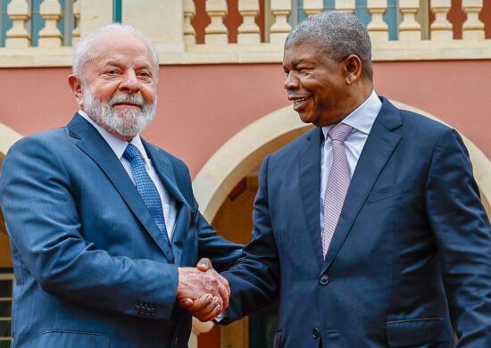 Em Angola, Lula diz que estuda abertura de consulado em Luanda