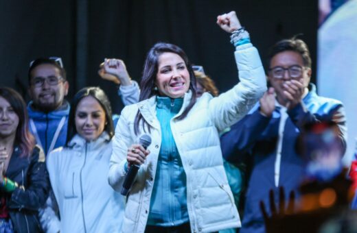 Equador terá 2º turno entre candidata da esquerda e empresário liberal