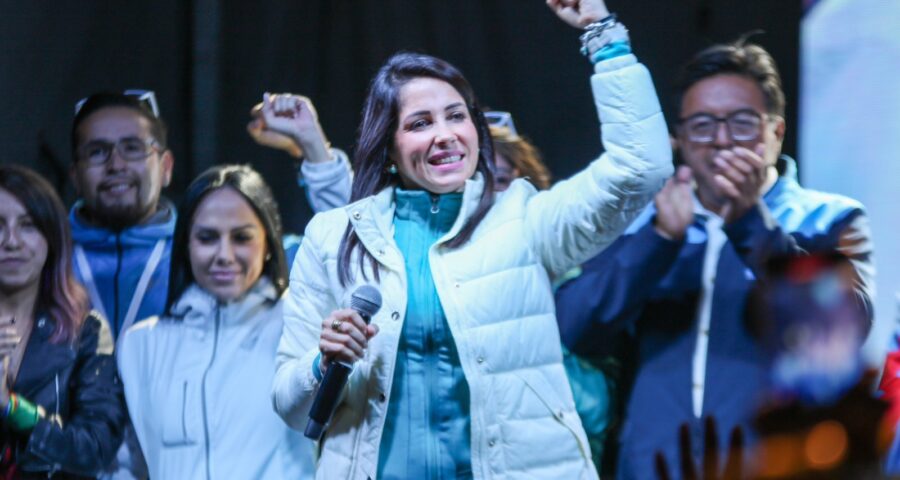 Equador terá 2º turno entre candidata da esquerda e empresário liberal