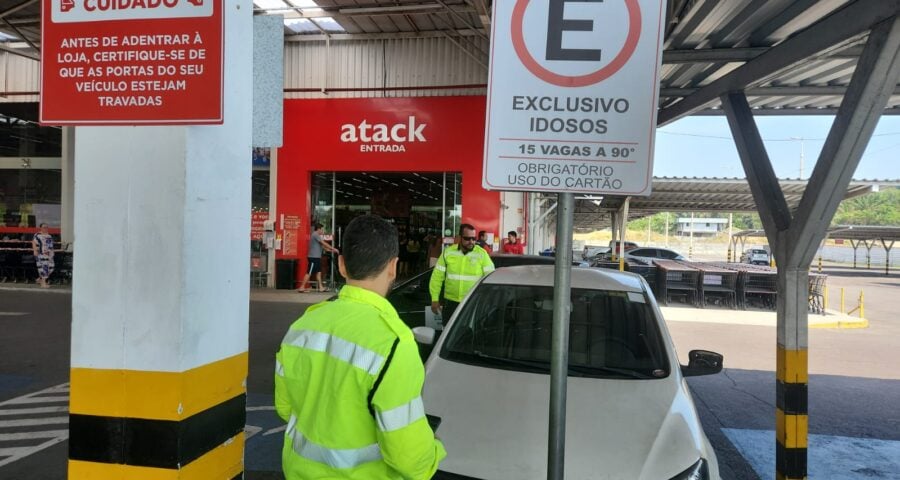 Motoristas precisam ter credencial para usar vaga especial - Foto: Divulgação / IMMU