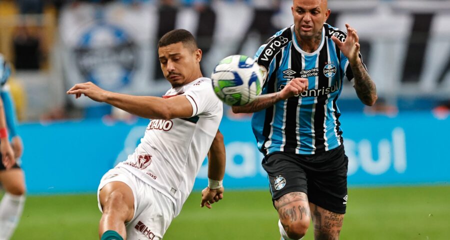 Grêmio vence o Fluminense, em partida válida pela 19ª rodada do Campeonato Brasileiro 2023, na Arena do Grêmio, em Porto Alegre, na tarde deste domingo (13) - Foto: Roberto Vinícius/Agafoto/Estadão Conteúdo