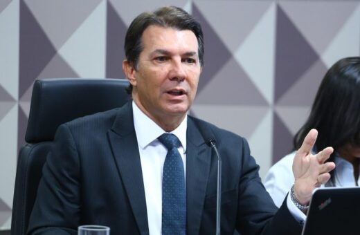 A CPI de 8/1 não deve investigar a suspeita de venda ilegal de joias recebidas por Bolsonaro, de acordo com o presidente da comissão, deputado Arthur Maia - Foto: Vinicius Loures/Câmara dos Deputados