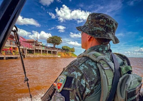 Funcionário e passageiro de barco são presos com cocaína no Amazonas