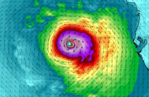 Idalia passou de uma depressão tropical a uma tempestade tropical no domingo, enquanto se movia sobre partes da Península de Yucatán, no México - Foto: Reprodução/Twitter@zoom_earth