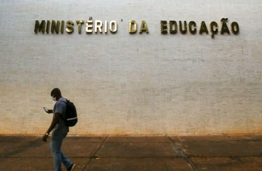 Governo federal bloqueia verba de R$ 201 milhões na educação básica