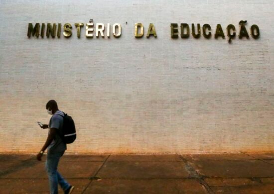 Governo federal bloqueia verba de R$ 201 milhões na educação básica