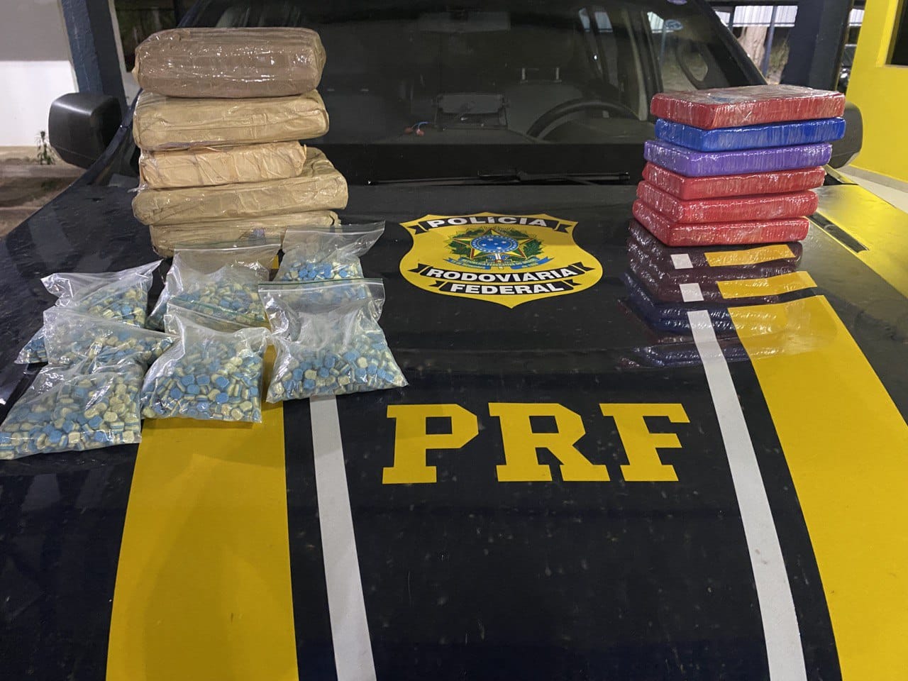 Suspeito portava com 3 mil pílulas de ecstasy - Foto: PRF/TO