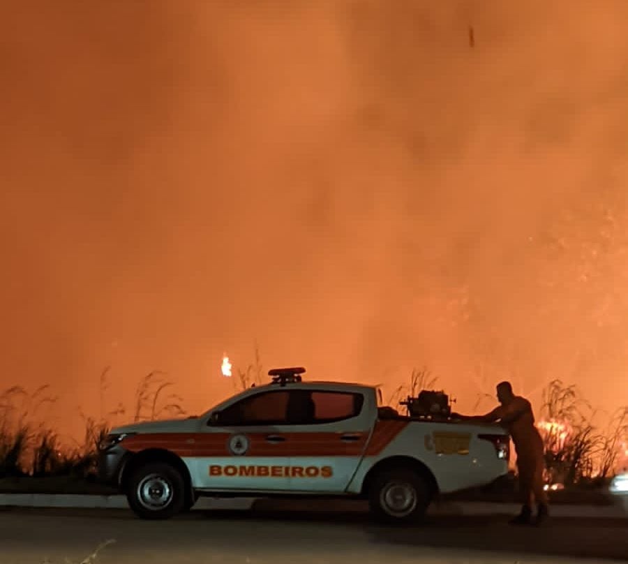 Incêndio destrói cerca de 3 mil m² de área verde no centro de Palmas