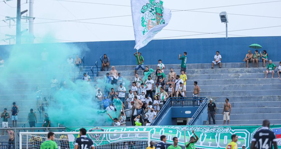 Torcedores do Manaus FC brigam com torcida do Remo, clube paraense, no estádio da Colina, bairro da Glória - Foto: Reprodução/ Ismael Monteiro/Manaus FC