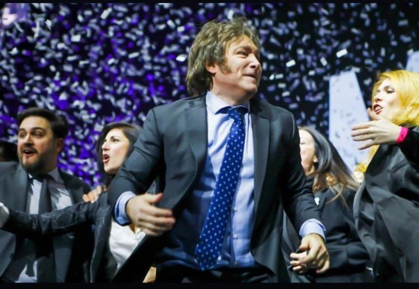 Milei economistas criticam dolarização da Argentina e defendem ajuste fiscal