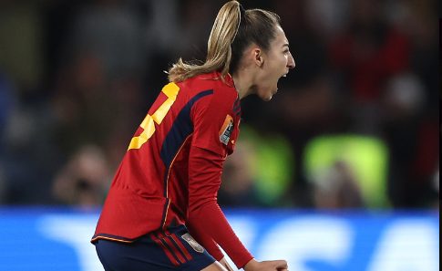 Olga Carmona marca golaço pela Espanha na final da Copa Feminina