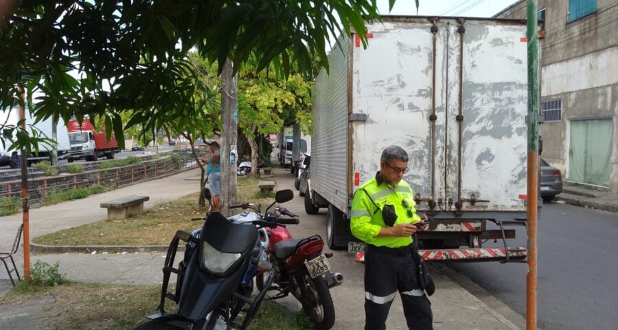 Operação Calçada realiza fiscalização na Zona Oeste para garantir mobilidade e segurança no trânsito de Manaus - Foto: Fotos - Divulgação / IMMU