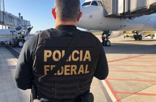 PF apreende drogas dentro de suplemento e no fundo de panelas em aeroporto