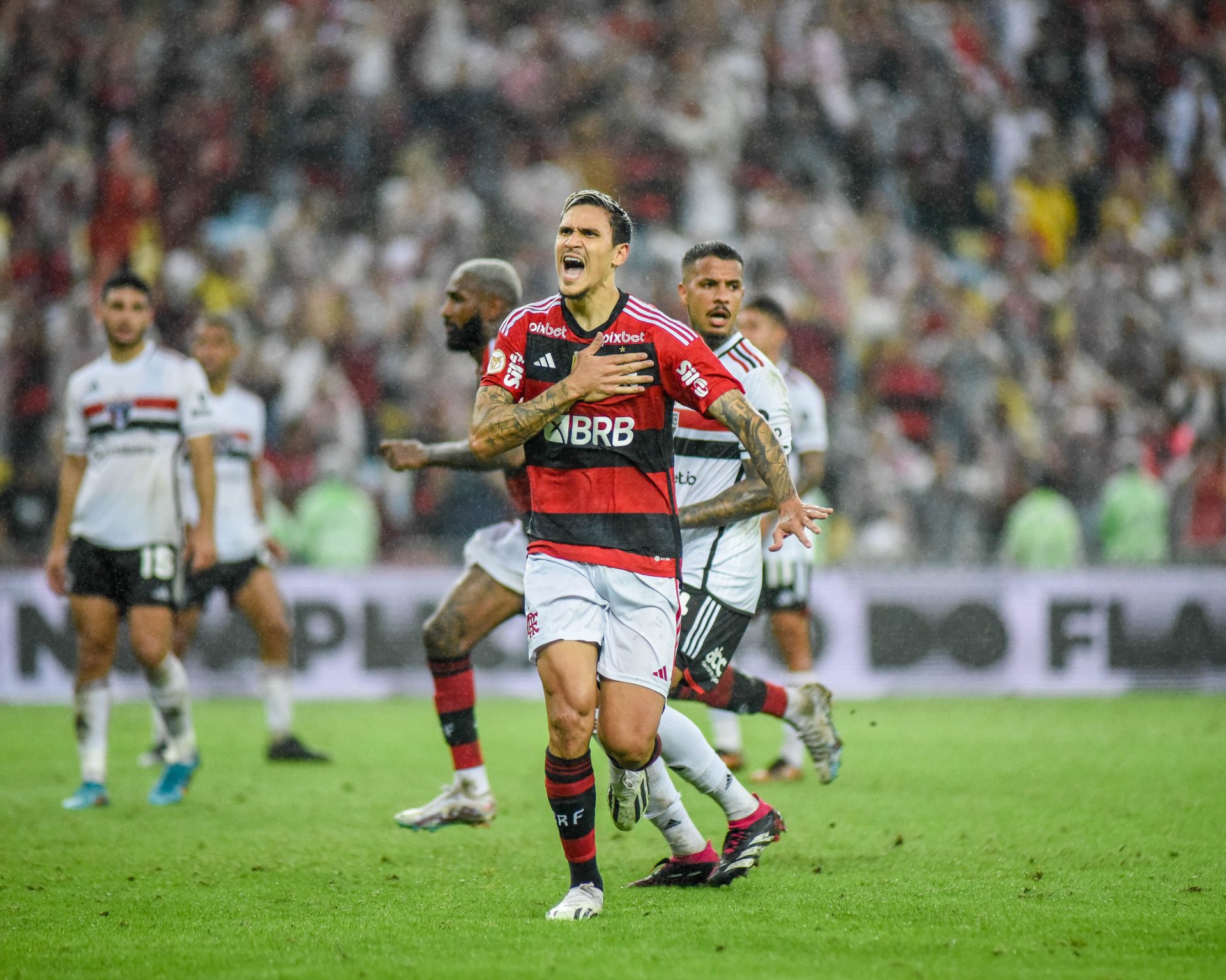 Flamengo e São Paulo empatam em partida válida pela 19ª rodada do Campeonato Brasileiro 2023, no Estádio do Maracanã, neste domingo (13) - Foto: Wanderson Gomes/Photopress/Estadão Conteúdo