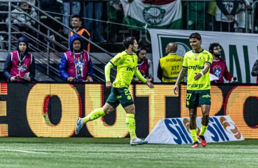 Raphael Veiga, do Palmeiras, comemora seu gol marcado sobre o Vasco durante partida válida pela 21ª rodada do Campeonato Brasileiro - Foto: Jhony Inacio/Enquadrar/Estadão Conteúdo