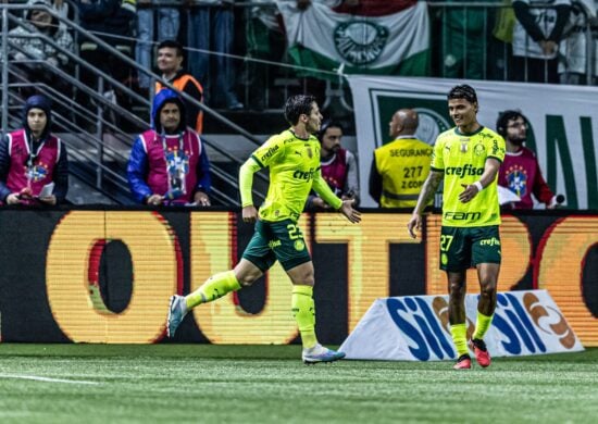 Raphael Veiga, do Palmeiras, comemora seu gol marcado sobre o Vasco durante partida válida pela 21ª rodada do Campeonato Brasileiro - Foto: Jhony Inacio/Enquadrar/Estadão Conteúdo