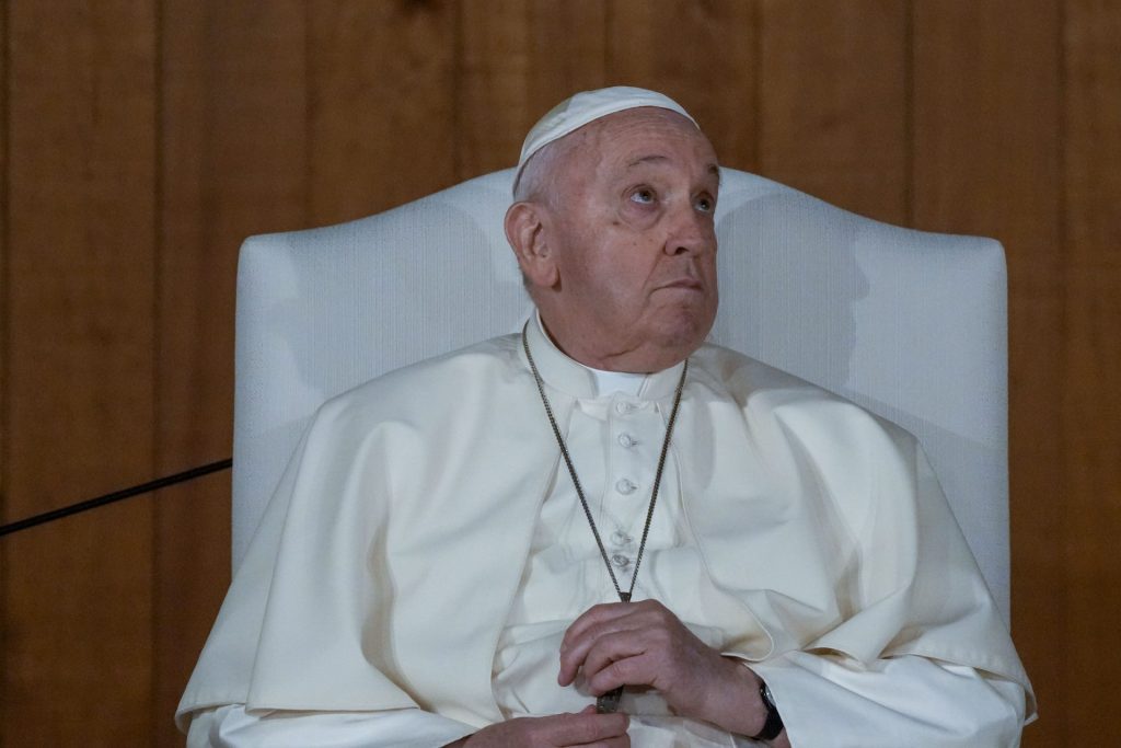 Papa Francisco declara que mulheres trans também são 'filhas de Deus'