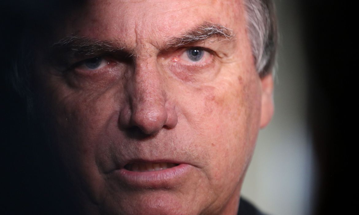 Polícia Federal quer depoimento de Jair Bolsonaro sobre caso do hacker