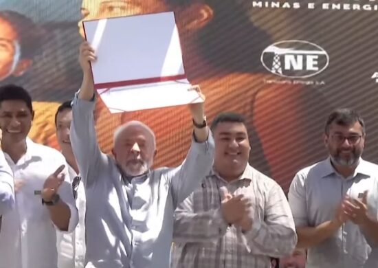 Presidente Lula recebe título de cidadão parintinense durante lançamento de Luz para Todos