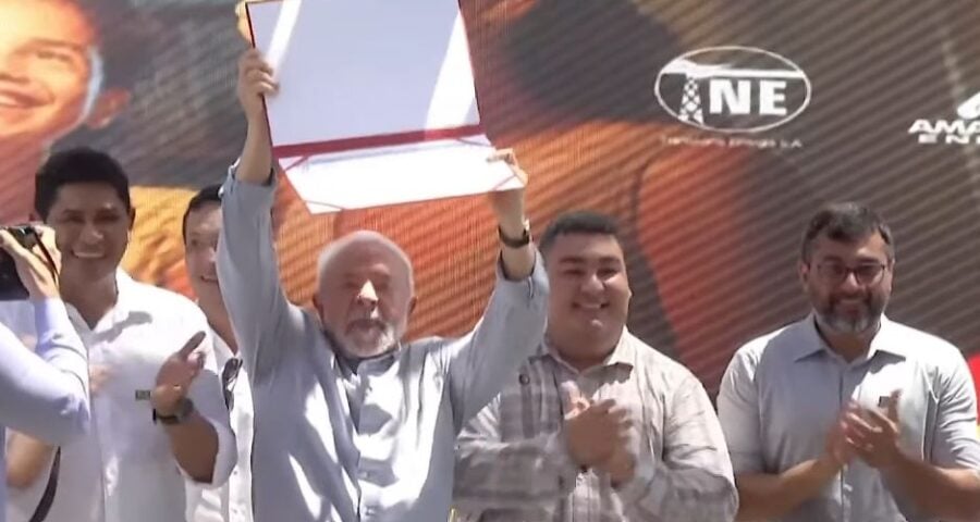 Presidente Lula recebe título de cidadão parintinense durante lançamento de Luz para Todos