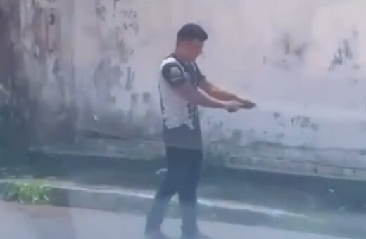 VÍDEO: mulher é agredida por homem armado em rua de Rio Branco, no AC