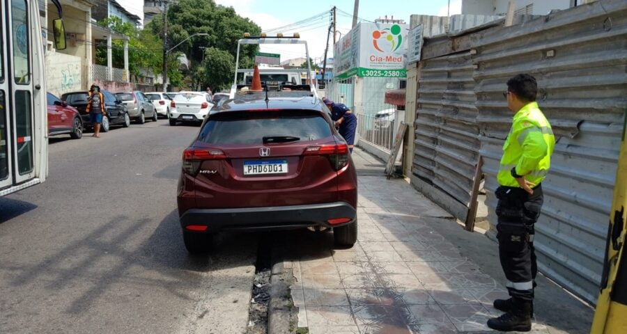 IMMU intensifica fiscalização veículosno Centro para garantir corredores livres e coibir estacionamentos irregulares - Fotos: Divulgação / IMMU