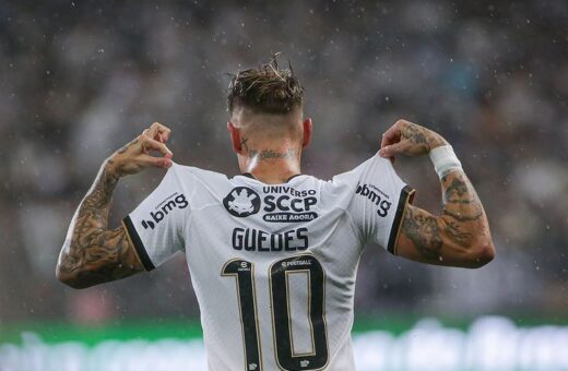 Róger rende R$ 10 milhões para o Timão; antes do jogo entre Corinthians e Newell’s Old Boys, o atleta publicou um vídeo se despendido do clube e da torcida - Foto: Reprodução/ Instagram @rogerguedes23