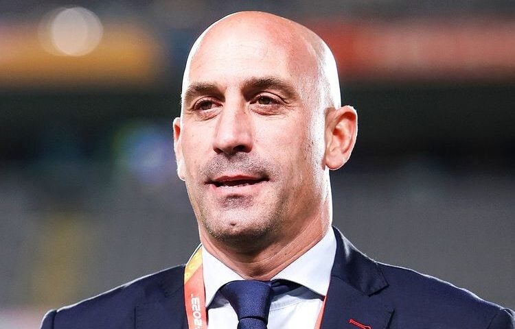 O presidente RFEF, Luis Rubiales é suspenso temporariamente pela Fifa - Foto: Reprodução/ Instagram @brfootball